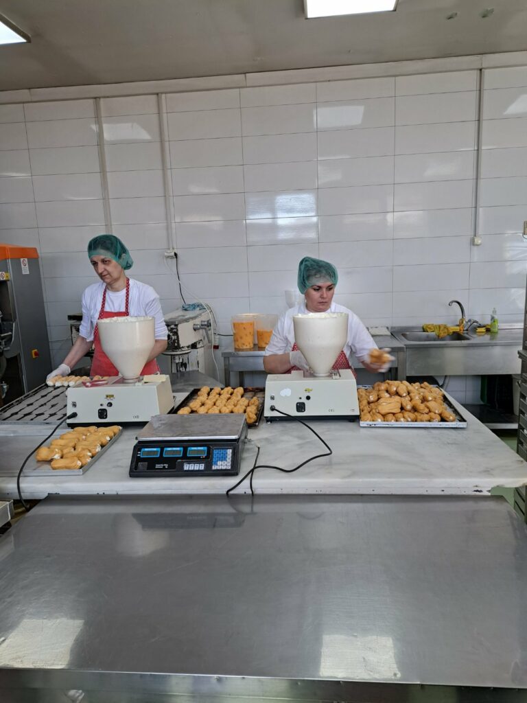 Голема благодарност до фирмата Мики пром - што овозможија дечињата од детска градинка ВИНОЖИТО Сопиште да се запознаат со професијата Слаткар